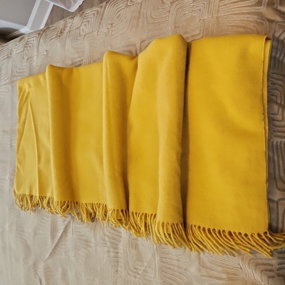 Andes 100% wool Throw Fringed Blanket Marriot Hotel